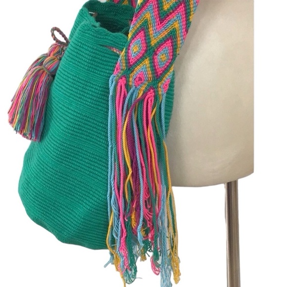 Handmade Wayuu Mochilla Green Bucket Bag - Picture 8 of 13